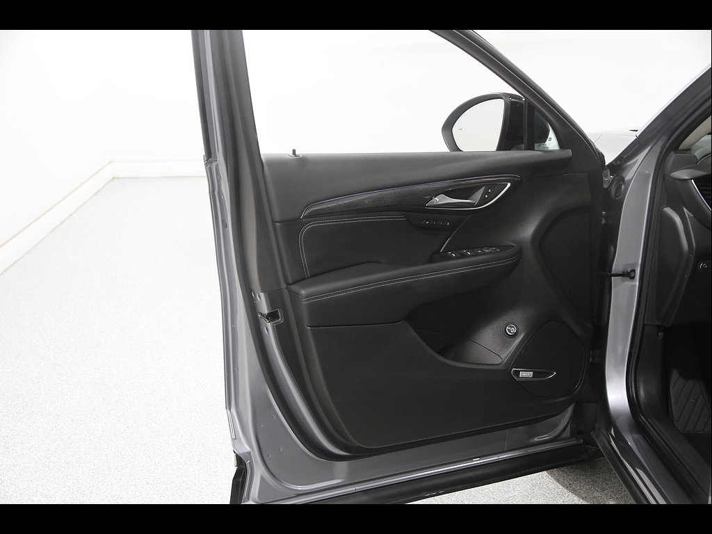 Used 2022 Buick Envision Essence w/ Technology Package I FWD image 4