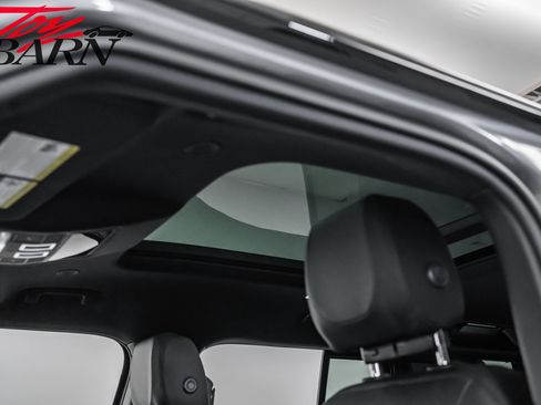 Used 2024 Land Rover Defender 110 S image 26