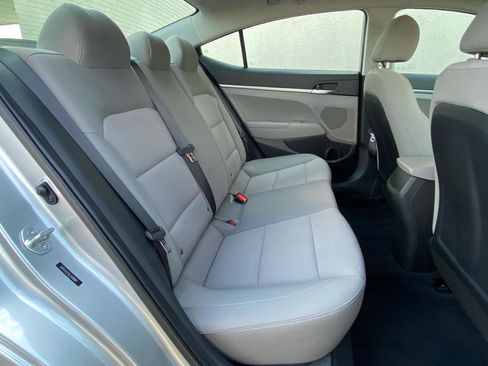 Used 2020 Hyundai Elantra SE FWD image 24