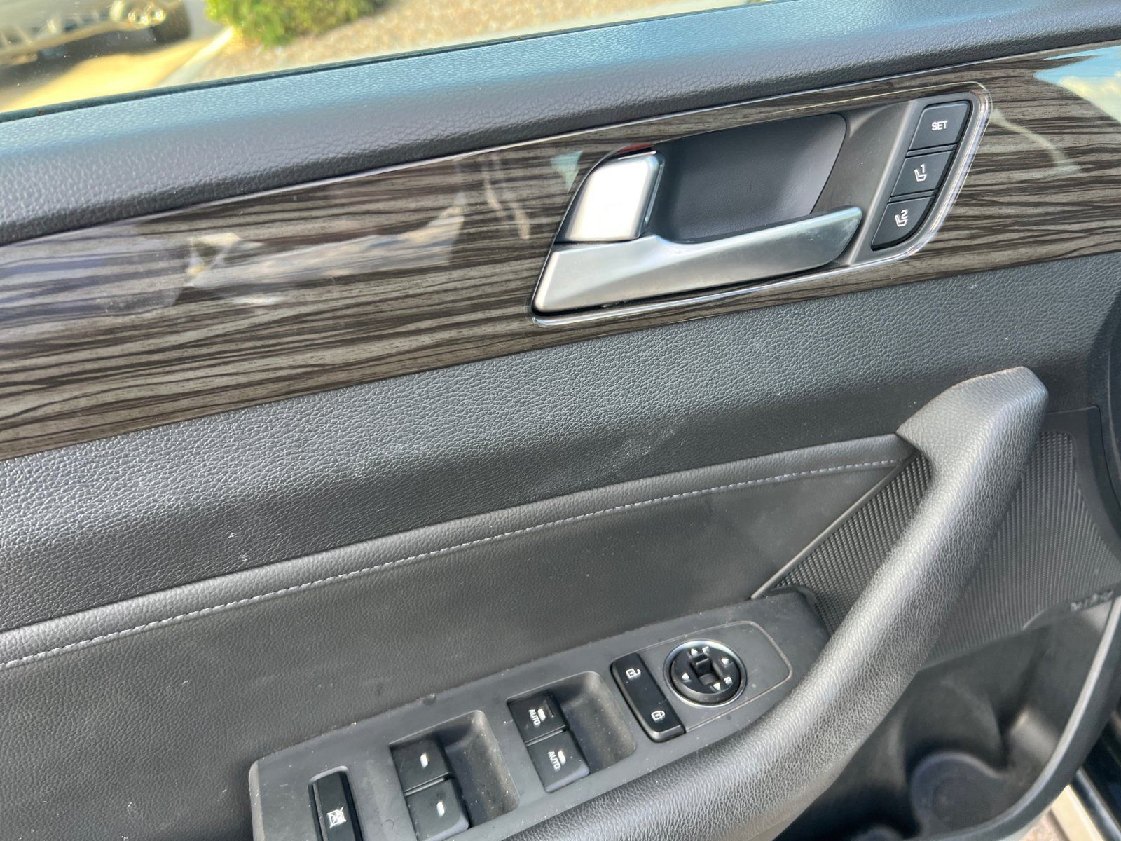 Used 2015 Hyundai Sonata Limited w/ Option Group 06 FWD image 13