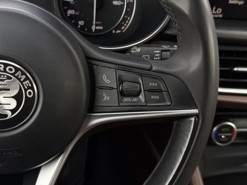 Used 2018 Alfa Romeo Stelvio AWD image 18