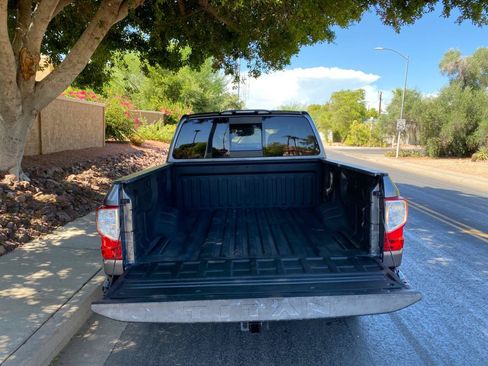 Used 2021 Nissan Titan SV w/ SV Convenience Package RWD image 11