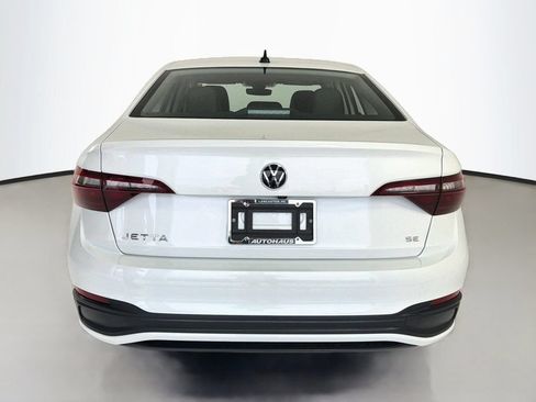 Used 2024 Volkswagen Jetta SE FWD image 6