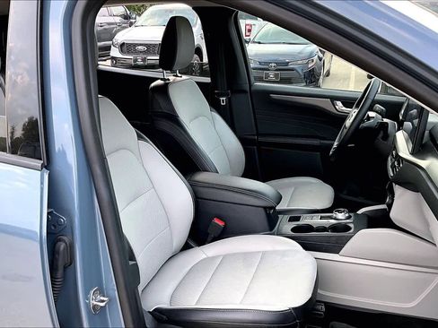 Certified 2023 Ford Escape SE image 9