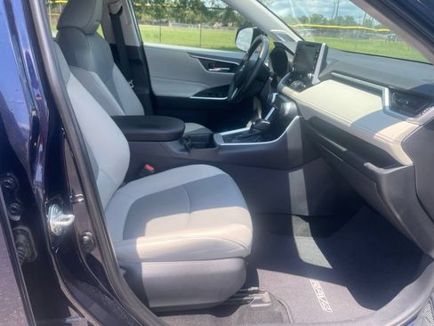 Used 2019 Toyota RAV4 XLE Premium FWD image 17
