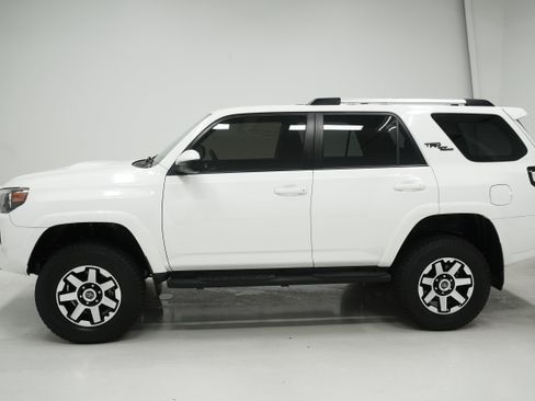 Used 2017 Toyota 4Runner TRD Off-Road AWD/4WD image 6