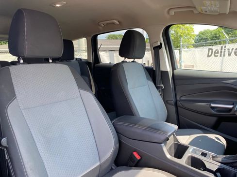 Used 2017 Ford Escape SE AWD/4WD image 16