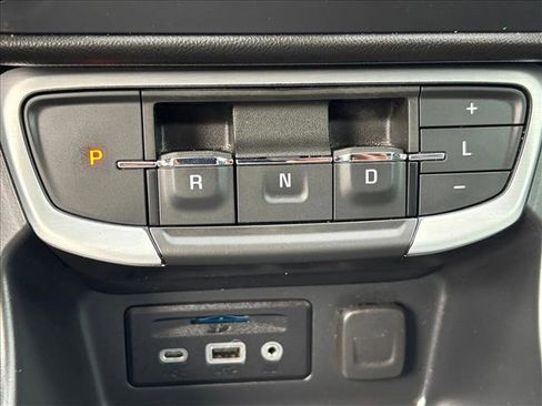 Used 2023 GMC Terrain SLT image 13