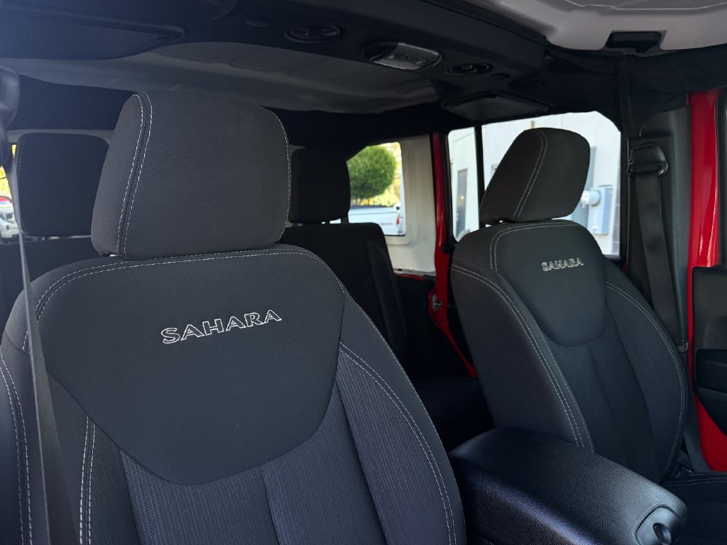 Used 2018 Jeep Wrangler Unlimited Sahara w/ Max Tow Package AWD/4WD image 23