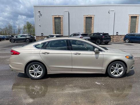 Used 2018 Ford Fusion SE w/ Fusion SE Technology Package FWD image 1