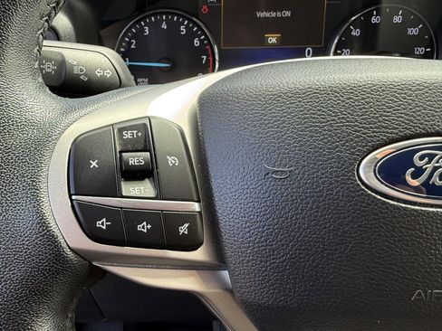 Used 2022 Ford Explorer XLT image 16