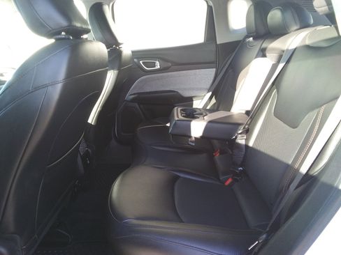 Used 2022 Jeep Compass Latitude image 10