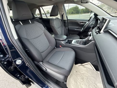 Certified 2025 Toyota RAV4 XLE w/ Convenience Package FWD image 27