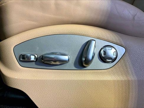 Certified 2023 Porsche Macan AWD/4WD image 38