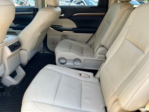 Used 2017 Toyota Highlander Limited Platinum image 18