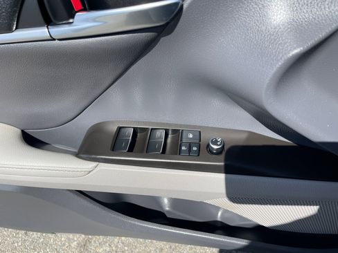 Used 2022 Toyota Camry XSE FWD image 9