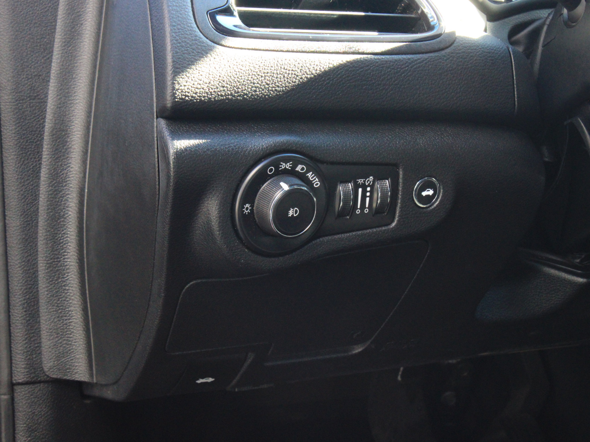 Used 2016 Chrysler 200 S w/ Comfort Group FWD image 15