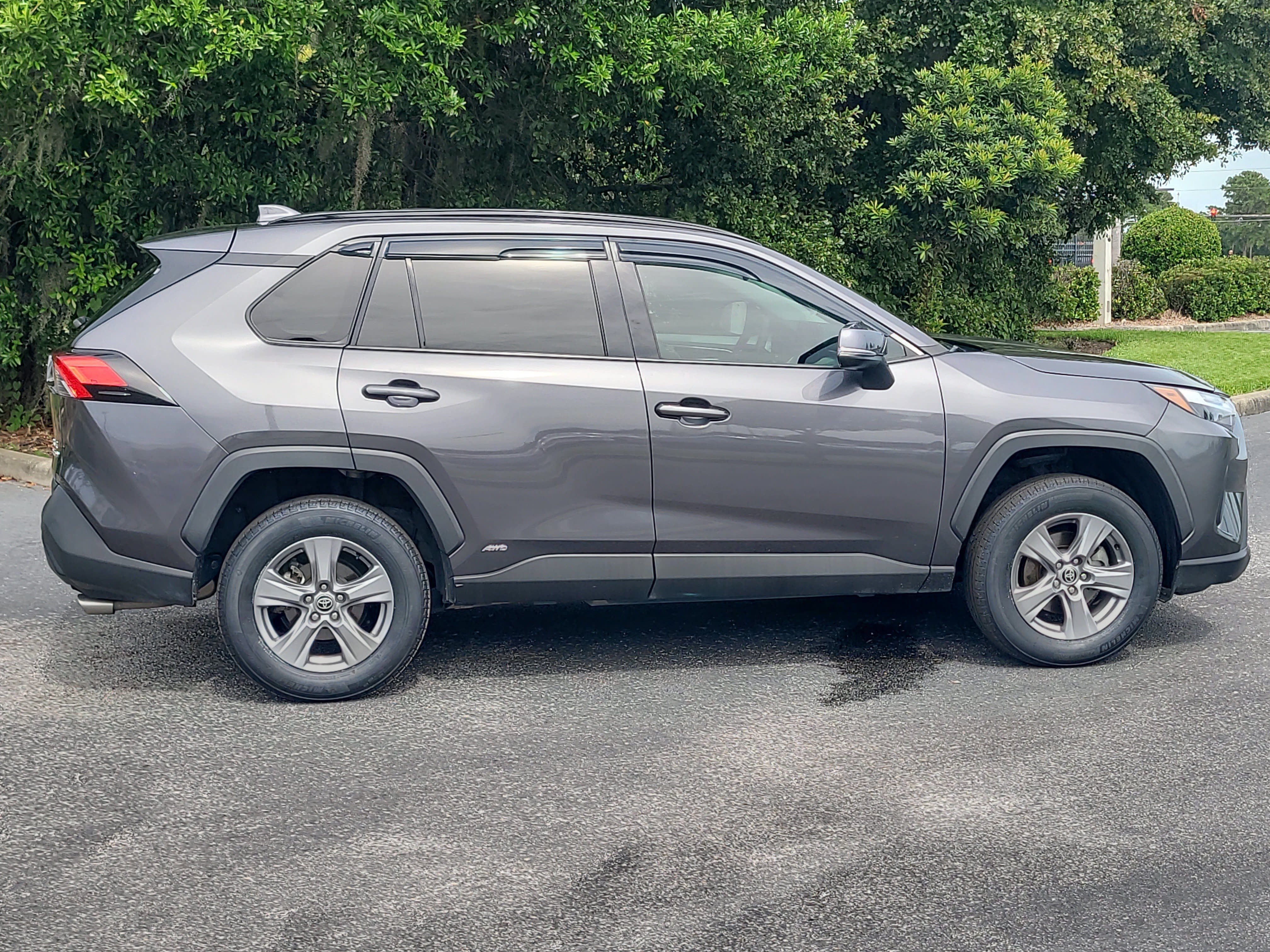 Used 2022 Toyota RAV4 XLE AWD/4WD image 8