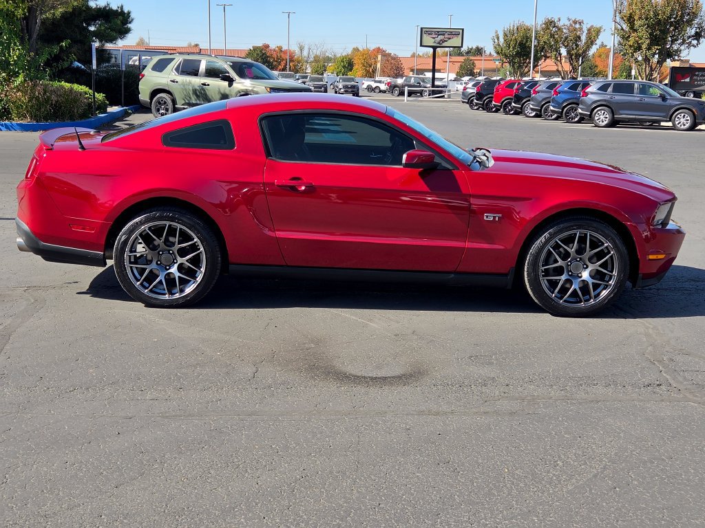 Used 2010 Ford Mustang GT RWD image 2