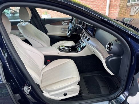 Used 2017 Mercedes-Benz E 300 4MATIC image 29