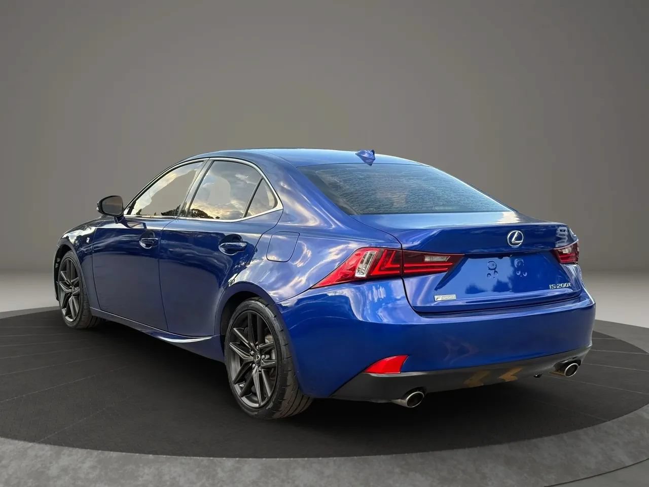 Used 2016 Lexus IS 200t w/ F Sport Package RWD image 10