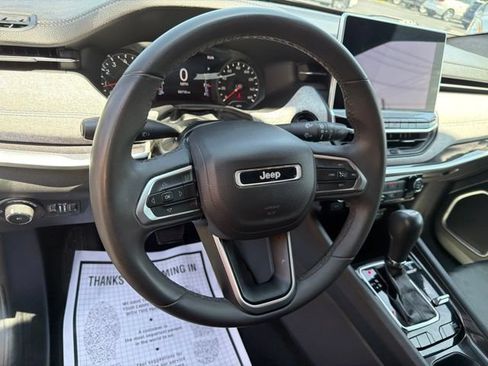 Used 2024 Jeep Compass Latitude AWD/4WD image 11