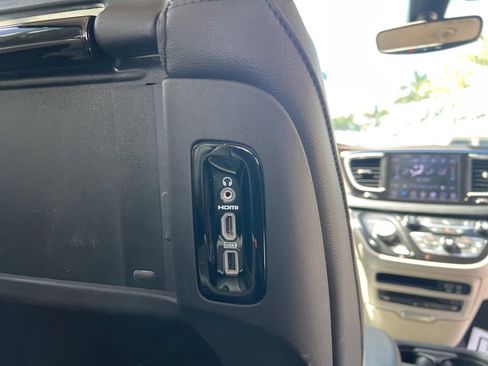 Certified 2019 Chrysler Pacifica Touring-L Plus image 38