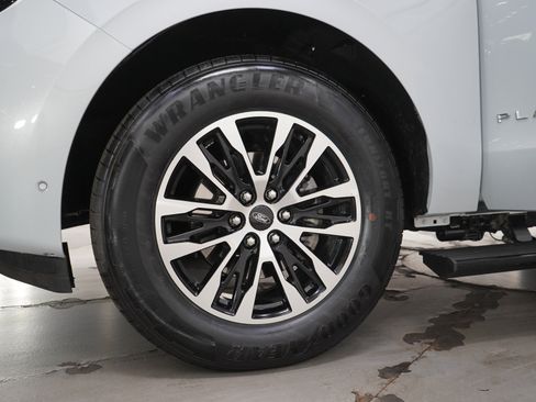 Used 2025 Ford Expedition Platinum AWD/4WD image 37
