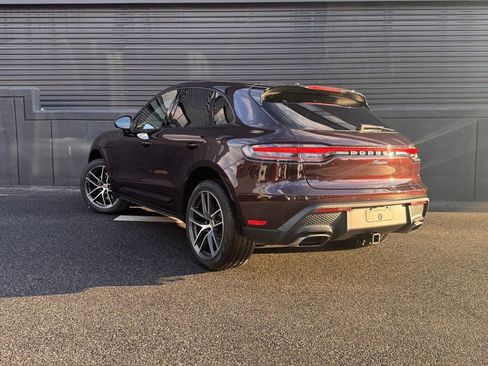 Certified 2025 Porsche Macan image 3