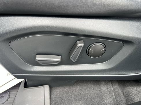 Used 2023 Ford Explorer XLT w/ Equipment Group 202A image 15