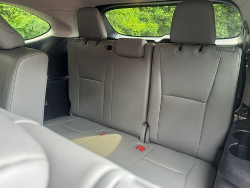 Used 2020 Toyota Highlander XLE FWD image 25