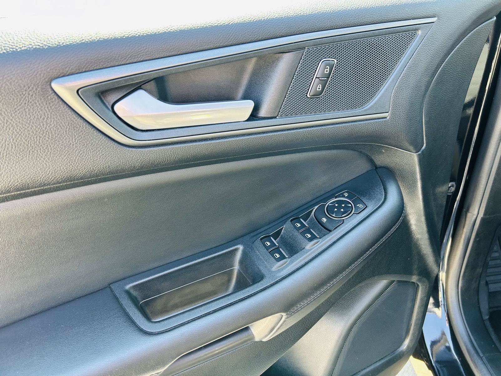 Used 2024 Ford Edge SE w/ Black Appearance Package AWD/4WD image 8