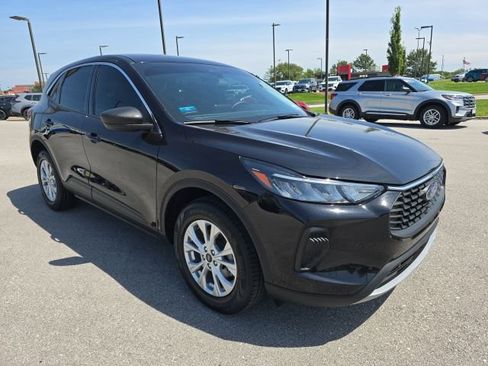 Certified 2023 Ford Escape Active AWD/4WD image 7