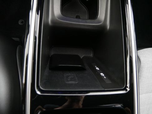 Used 2024 Volkswagen ID.4 Pro image 30