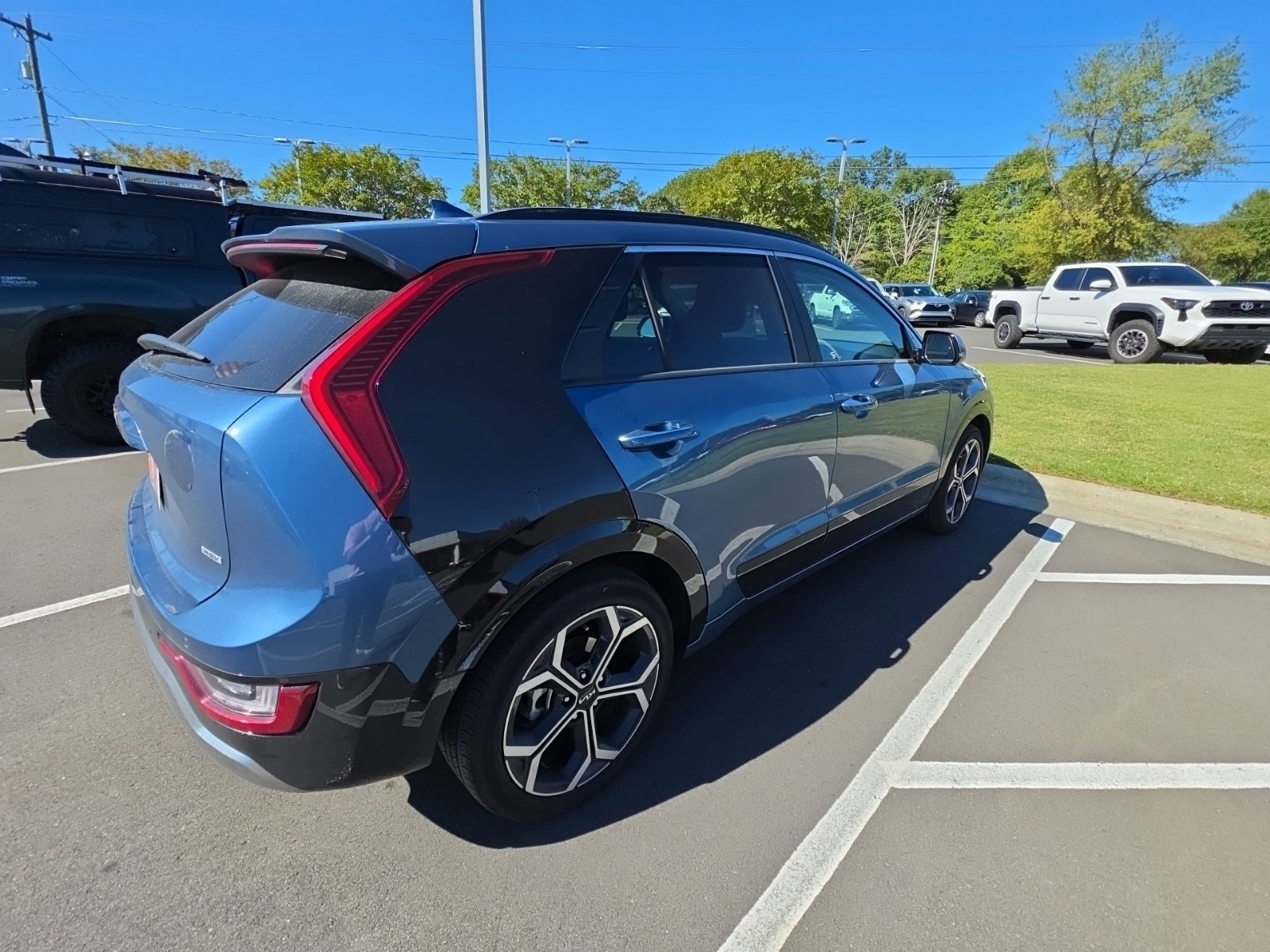 Used 2024 Kia Niro SX Touring FWD image 13