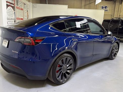 Used 2024 Tesla Model Y Performance AWD/4WD image 9