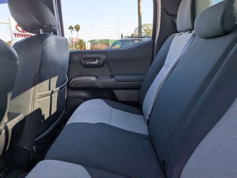 Used 2022 Toyota Tacoma TRD Sport w/ Technology Package image 17