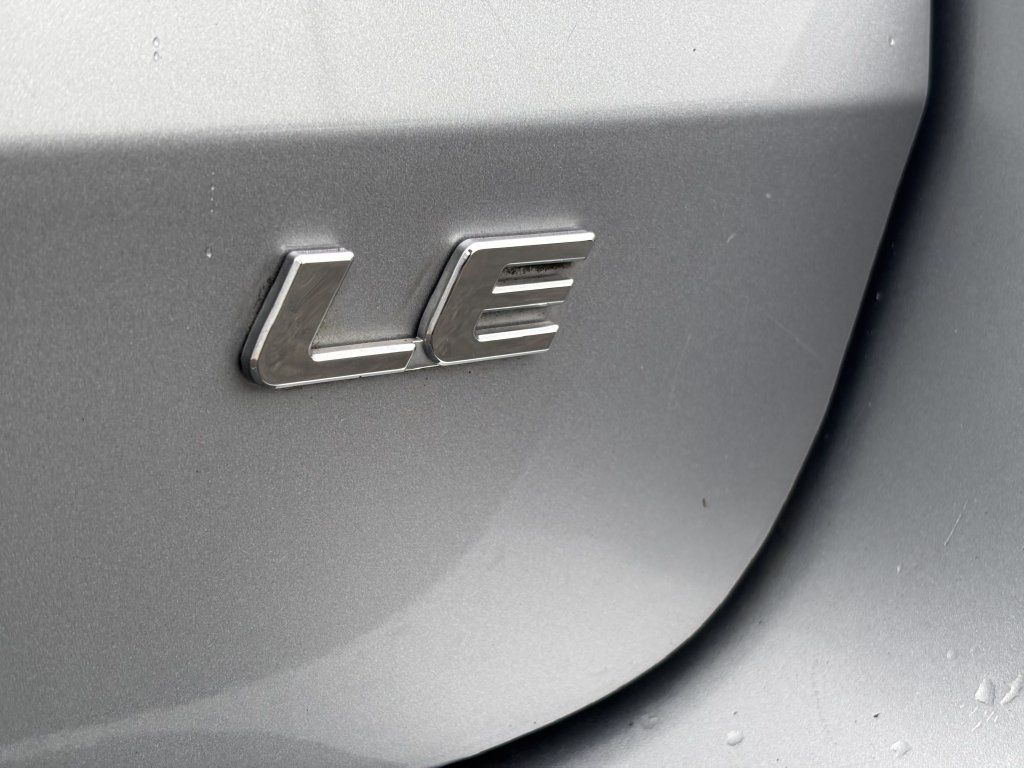 Used 2013 Toyota Sienna LE w/ Towing Pkg FWD image 12