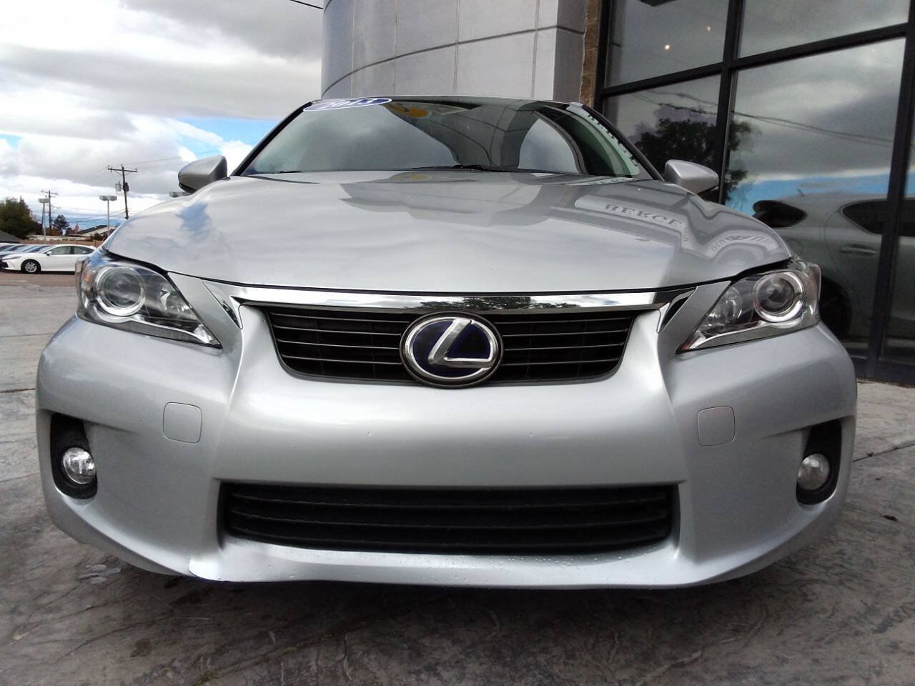 Used 2013 Lexus CT 200h w/ Premium Pkg w/Navigation FWD image 2