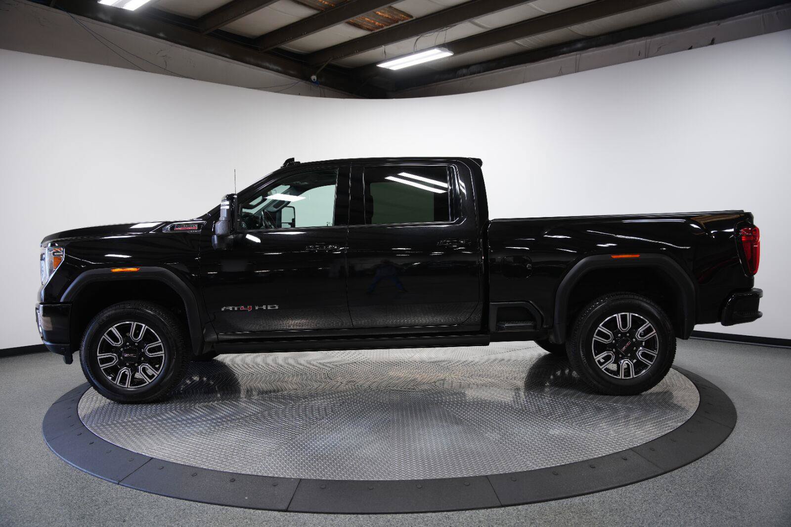 Used 2023 GMC Sierra 3500 AT4 w/ AT4 Premium Plus Package AWD/4WD image 5