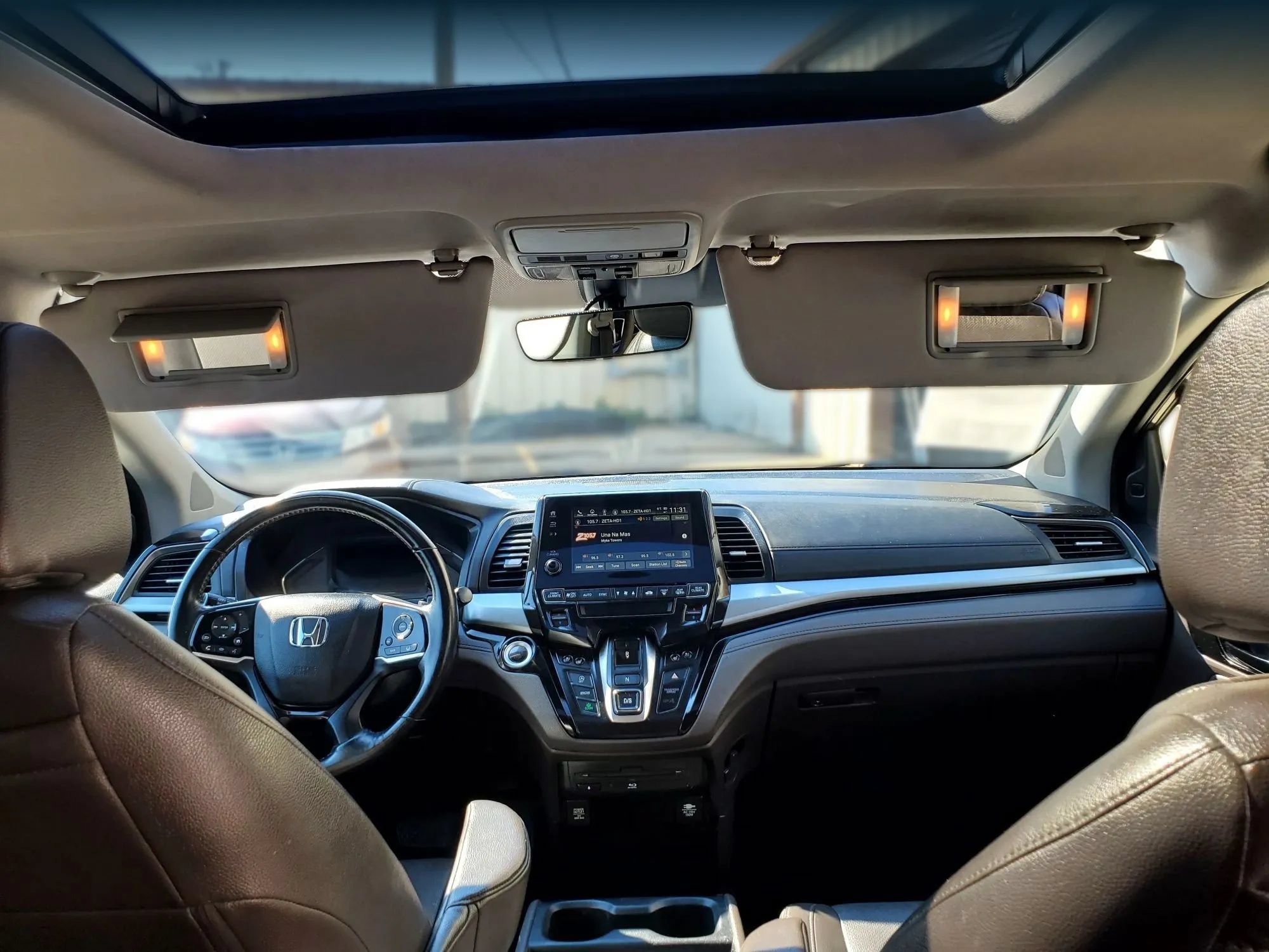 Used 2018 Honda Odyssey Elite image 2