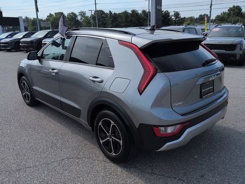 Used 2025 Kia Niro EX FWD image 5