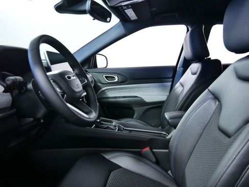 Used 2024 Jeep Compass Latitude image 29