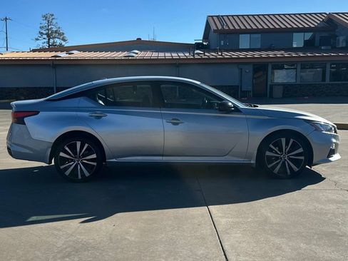 Used 2022 Nissan Altima 2.5 SR AWD/4WD image 2