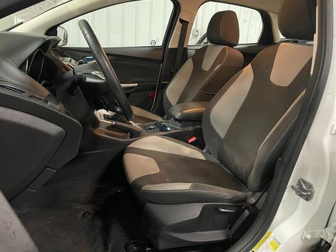 Used 2014 Ford Focus SE w/ Equipment Group 201A FWD image 16