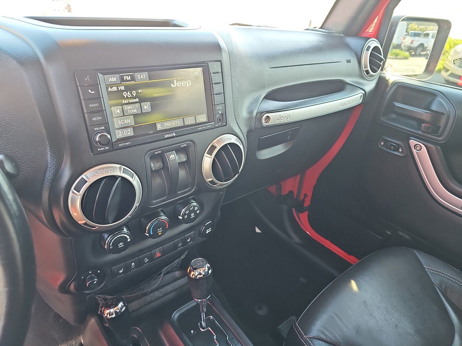 Used 2017 Jeep Wrangler Sahara w/ Dual Top Group AWD/4WD image 20