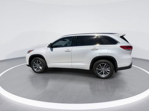 Used 2017 Toyota Highlander XLE AWD/4WD image 5