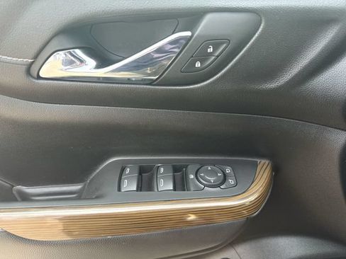 Used 2023 GMC Acadia SLE w/ Driver Convenience Package FWD image 23