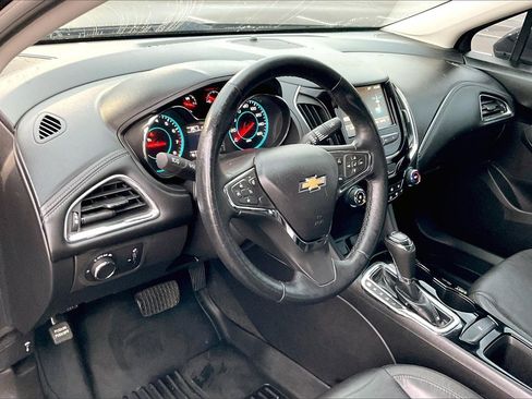 Used 2017 Chevrolet Cruze Premier image 13