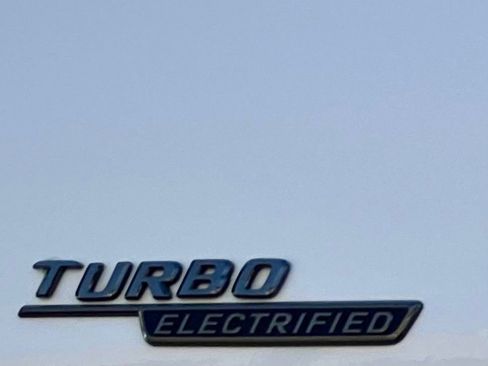 Used 2023 Mercedes-Benz C 43 AMG 4MATIC Sedan image 9